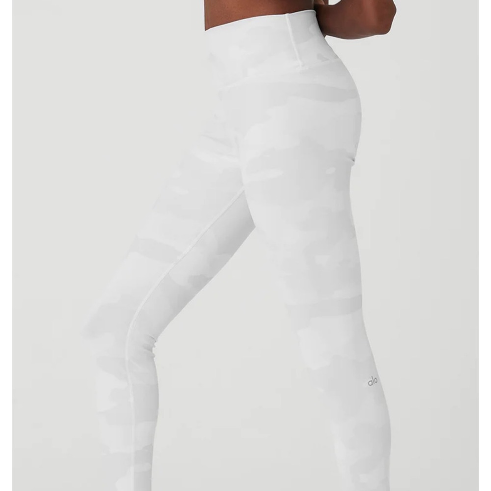 Alo Yoga  white camp leggings size S
